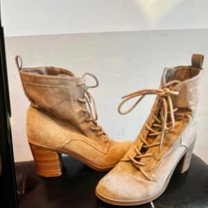 Women's Tan Lace-Up Ankle Boots Suede